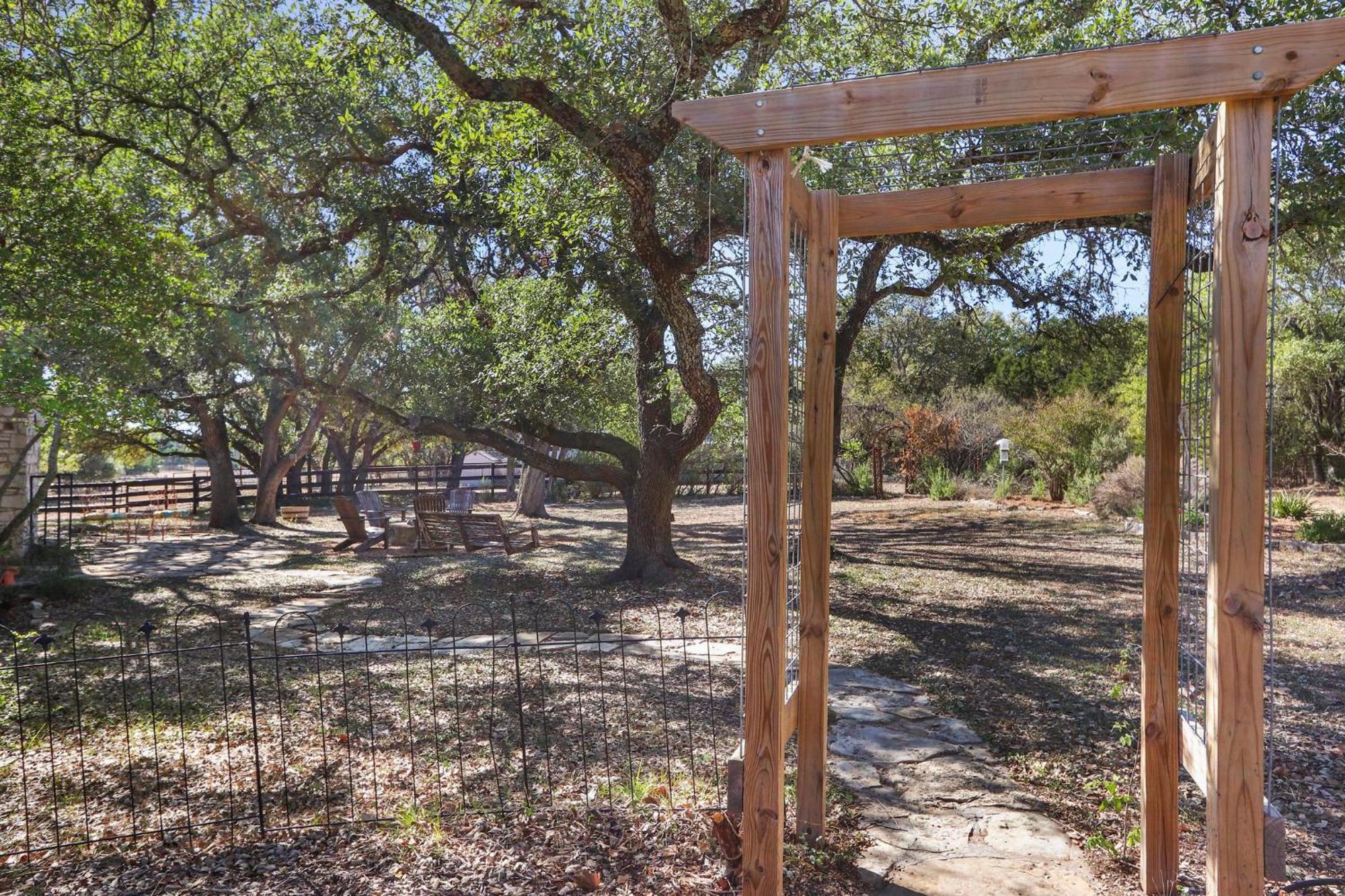 Red Donkey Cottage Wimberley Dış mekan fotoğraf
